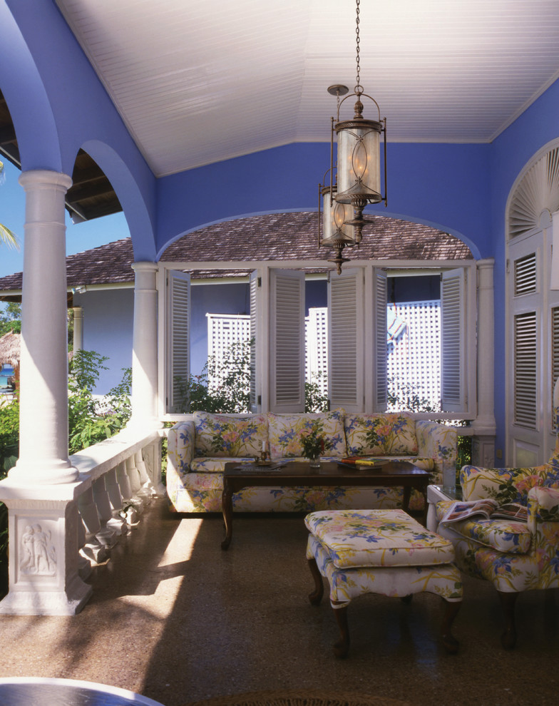 Design ideas for a tropical verandah in Miami.