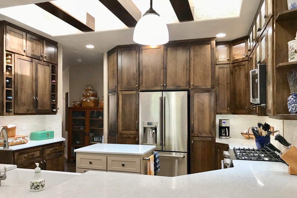 Kitchen - transitional kitchen idea in Albuquerque