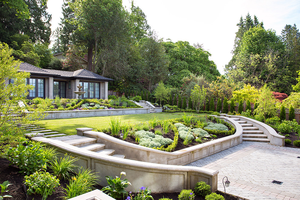 Design ideas for a traditional garden in Vancouver with a water feature.