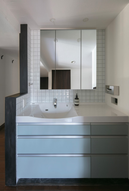 今の暮らしに合わせ、来客時も気兼ねなく過ごせるマンション水廻りリノベ minimalistisch-gaestetoilette