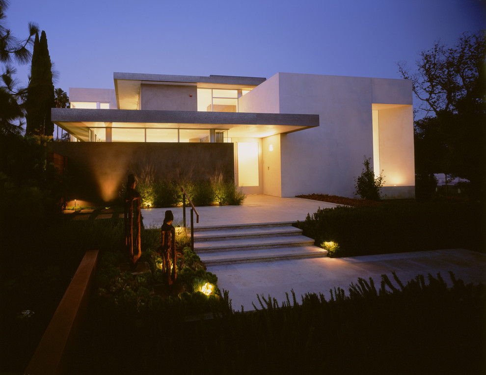 This is an example of a large modern two-storey stucco white house exterior in Los Angeles with a flat roof.