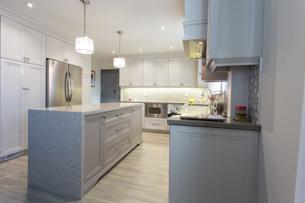 Example of a transitional kitchen design in Toronto