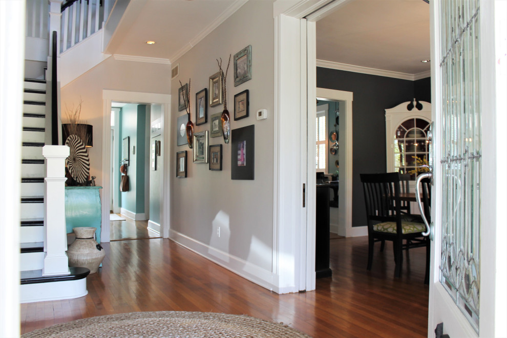 Inspiration for a transitional home design remodel in Cincinnati