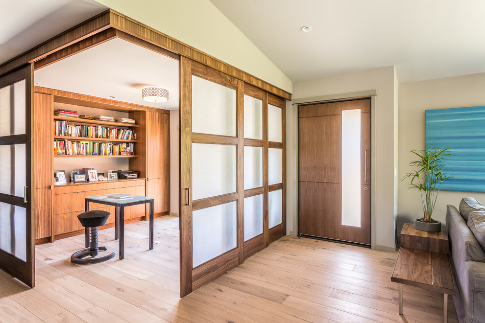 This is an example of a midcentury home office in Seattle.