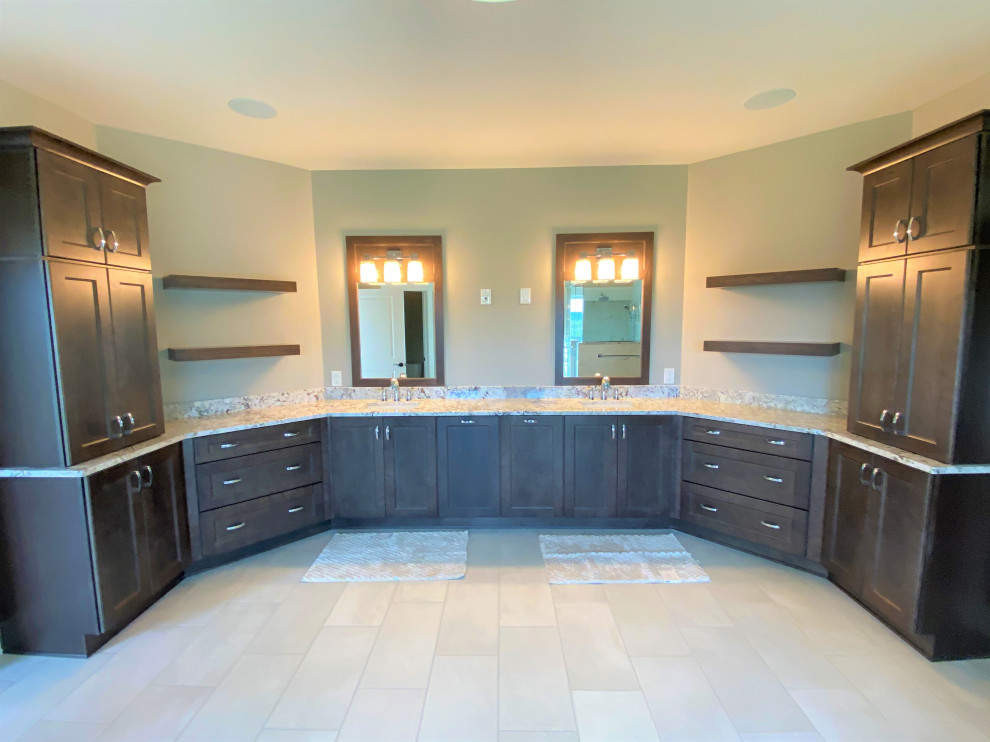 Kitchen - transitional kitchen idea in Cleveland
