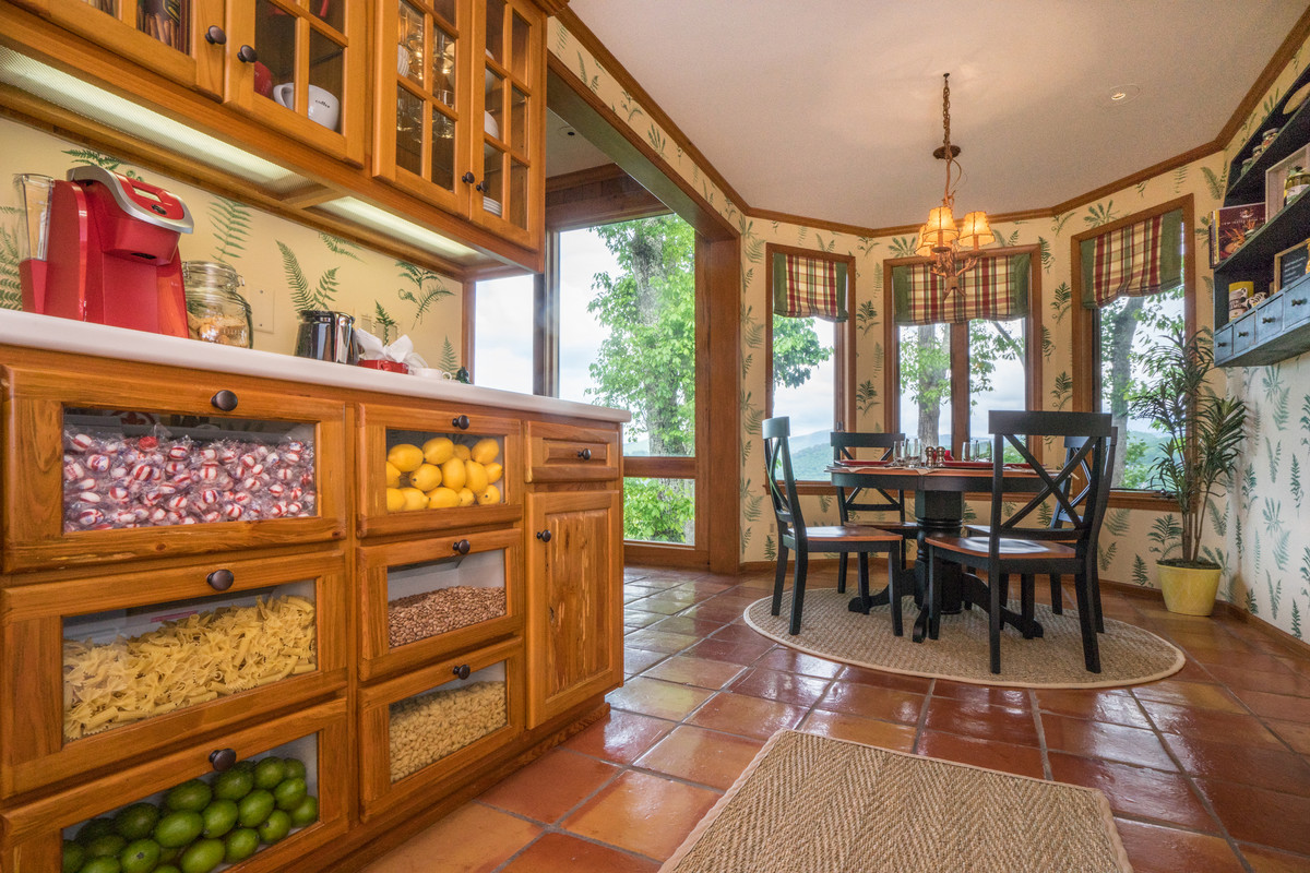 Kitchen - rustic kitchen idea