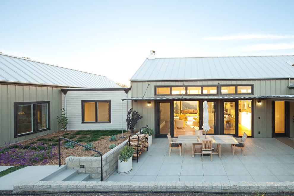 Example of a country drought-tolerant patio design in San Luis Obispo