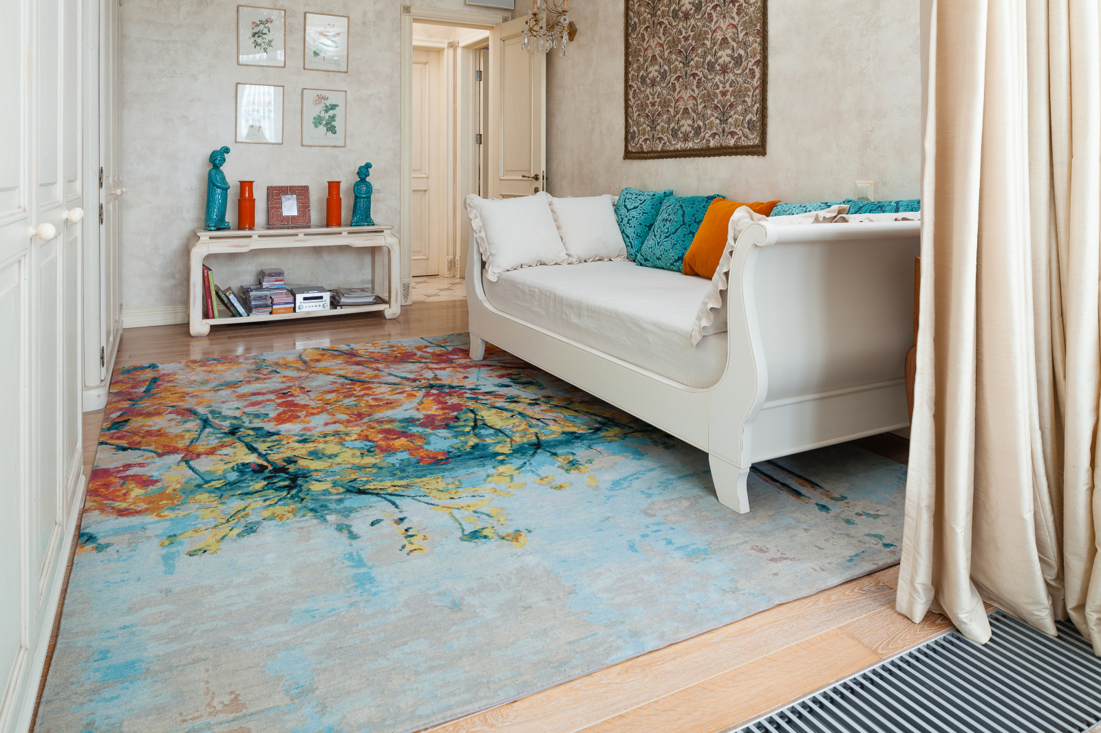 Фото в английском журнале «COVER» с московским интерьером и ковром от "ЗЕФИР"