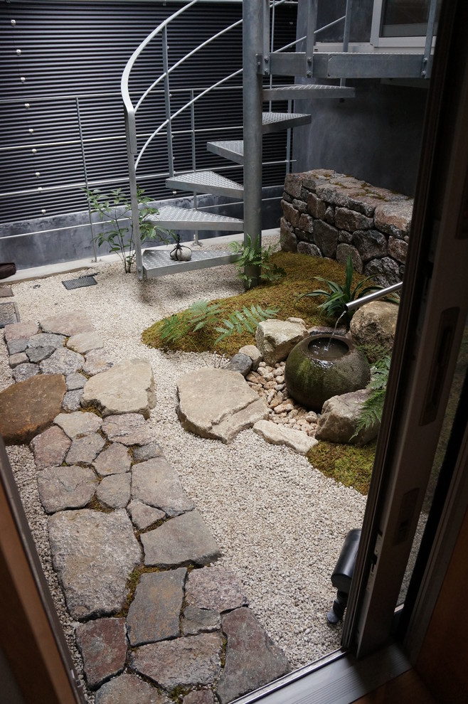 名古屋にある小さな和風のおしゃれな庭の写真