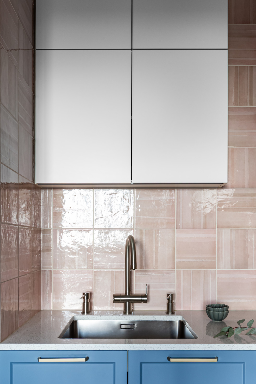 Кухня в Петергофе с высокими потолками