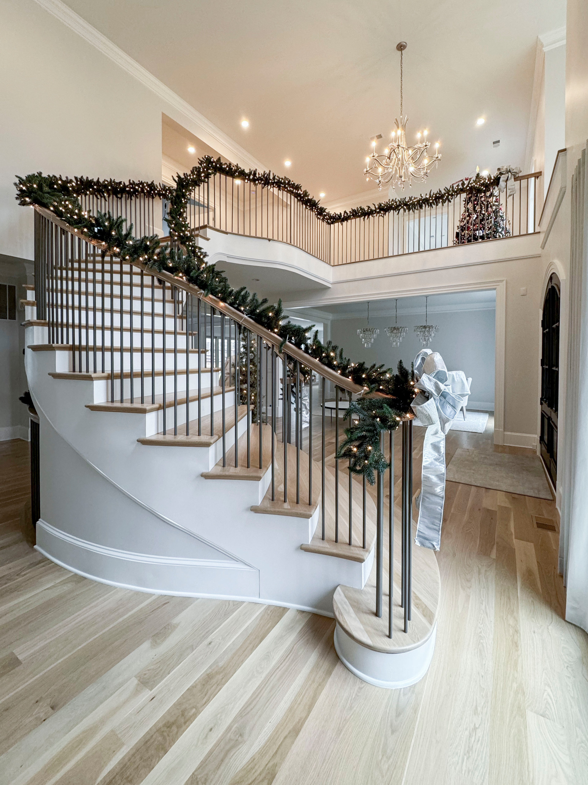 116_Elegant & Eye-catching Curved Staircase, Leesburg VA 20175