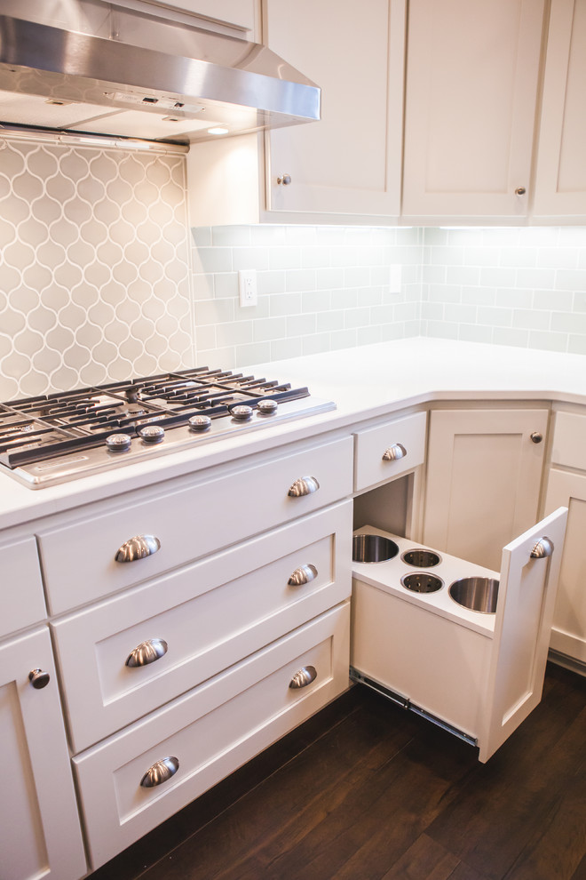 Kitchen - transitional kitchen idea