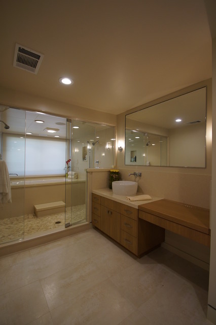 Discovery Bay Home modern-badezimmer