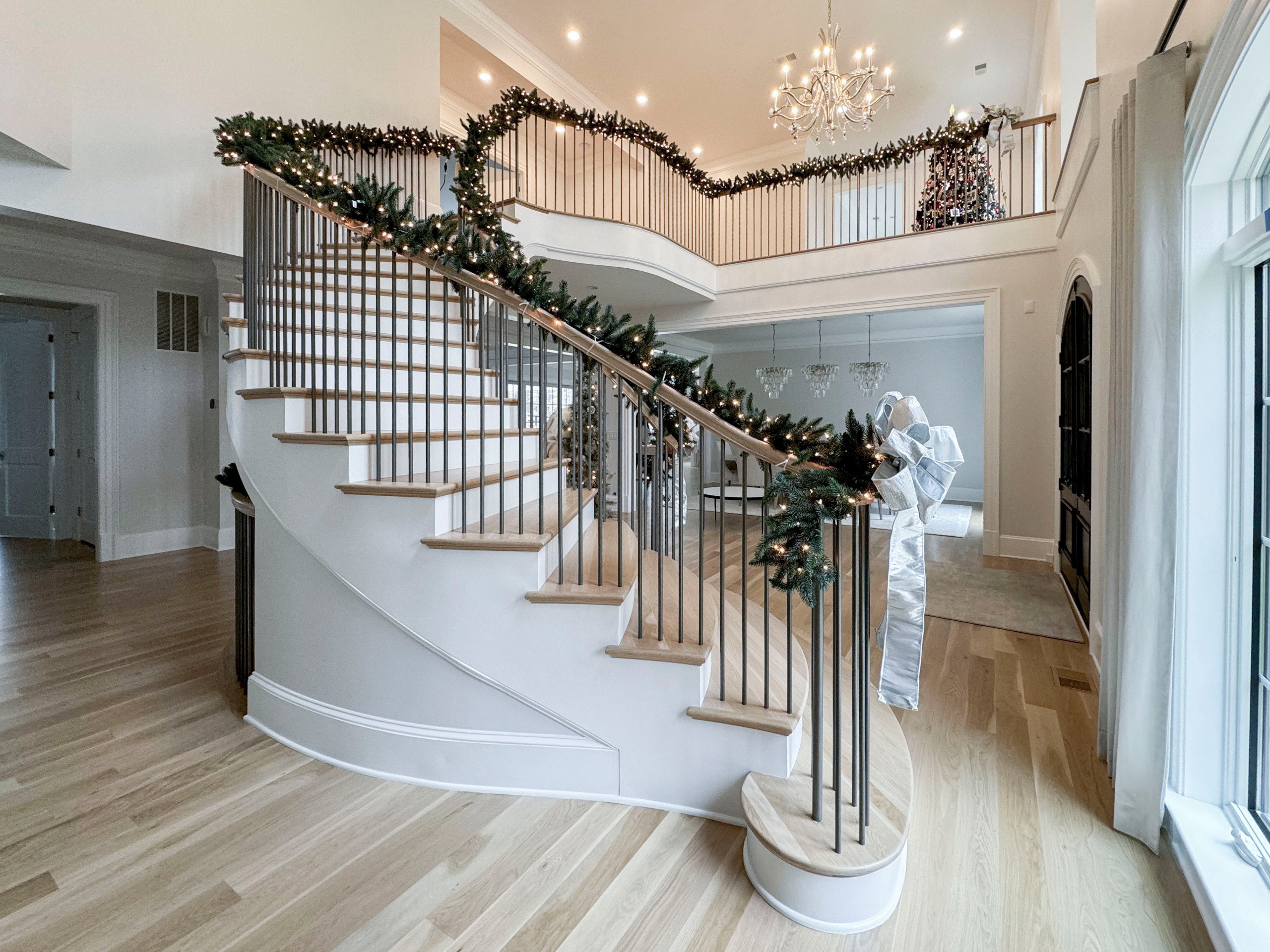 116_Elegant & Eye-catching Curved Staircase, Leesburg VA 20175