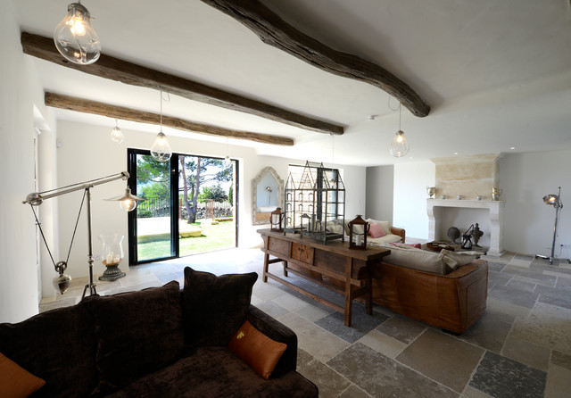 VILLA GORDES transitional-living-room