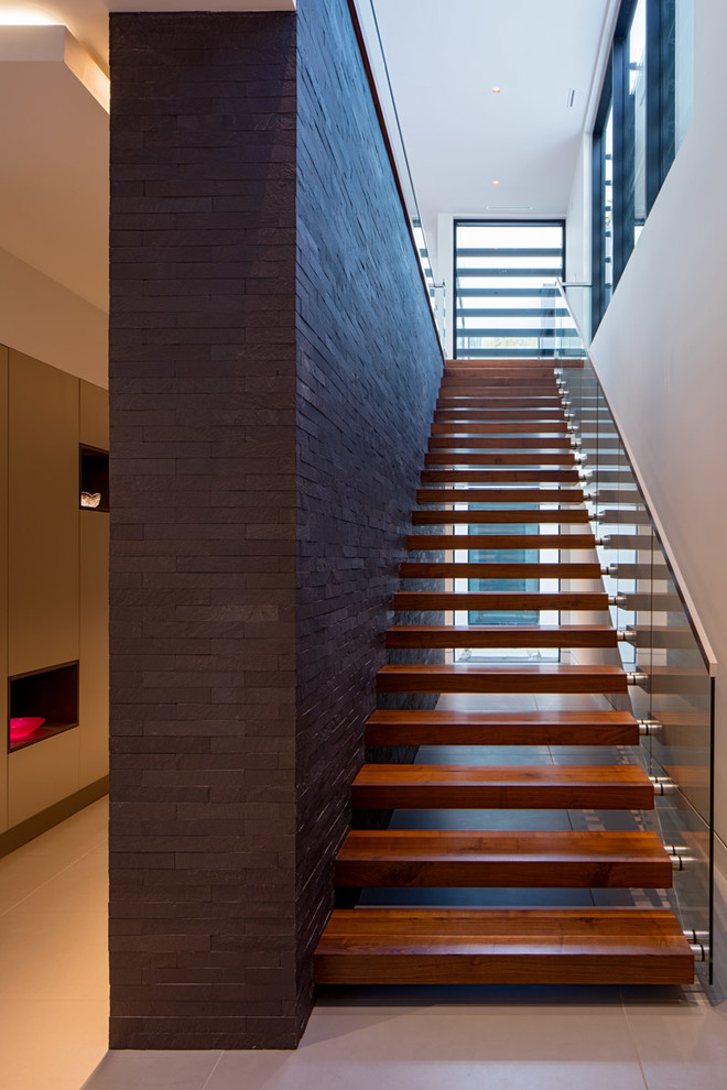 Photo of a modern staircase in Houston.