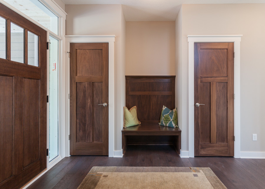 Example of a transitional entryway design in Minneapolis