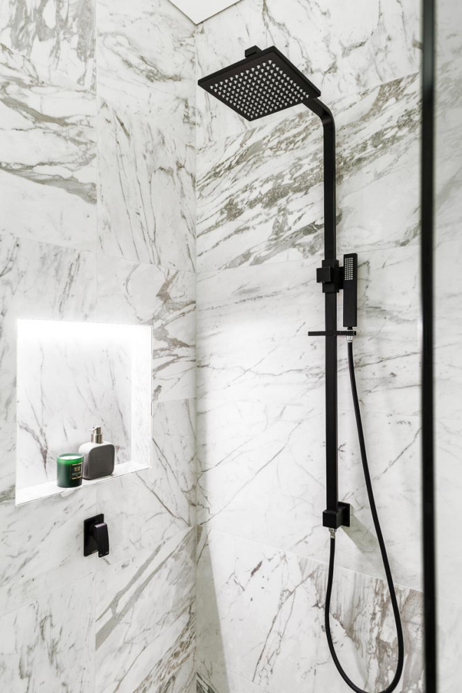 This is an example of a contemporary bathroom in Sydney.