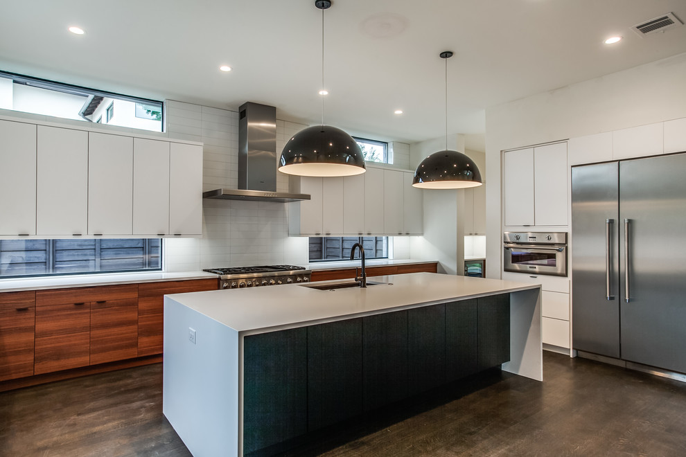 Inspiration for a transitional kitchen remodel in Dallas