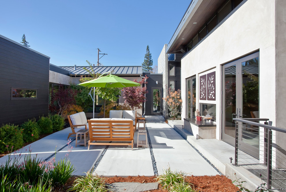 Design ideas for a modern patio in San Francisco with no cover.