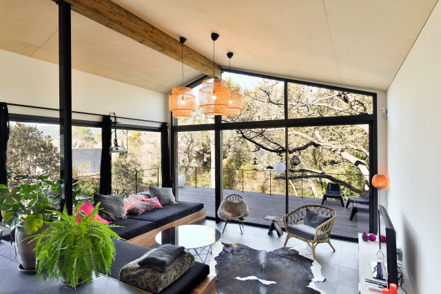 MAISON TH, AU THOLONET contemporary-living-room