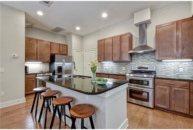 Transitional kitchen photo in Austin