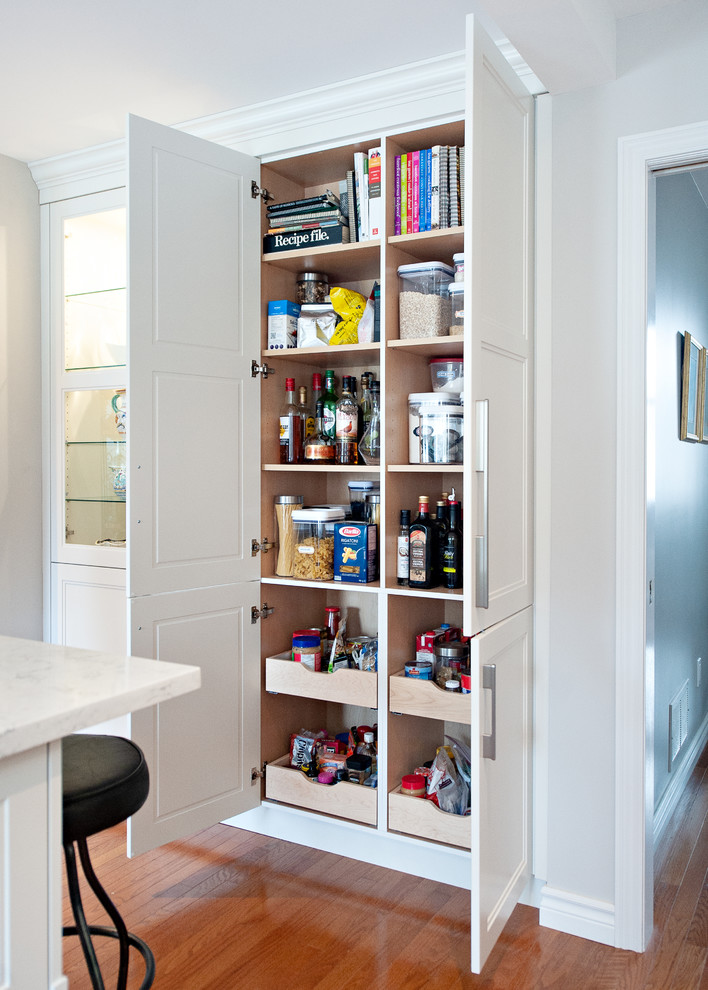 Example of a transitional kitchen design in Toronto