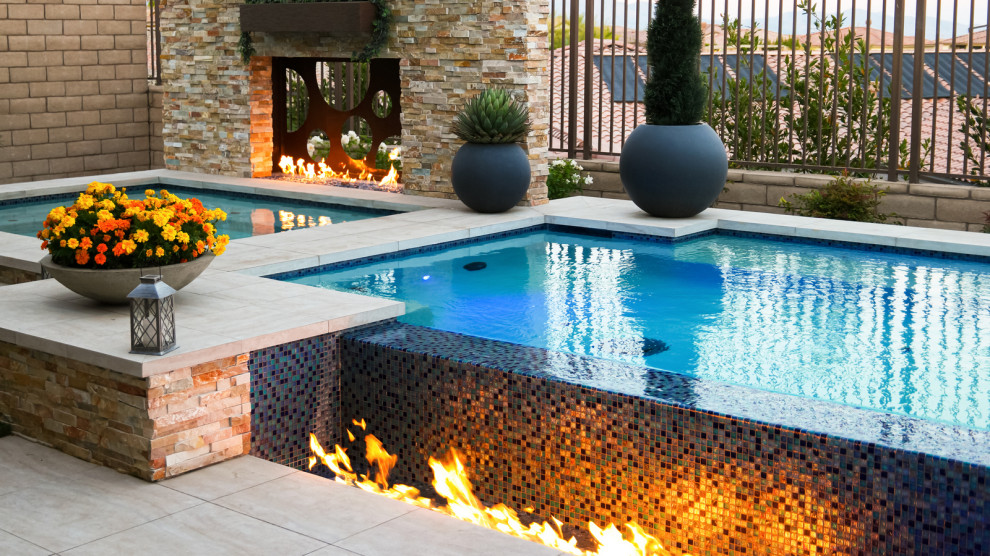 Transitional pool photo in Las Vegas