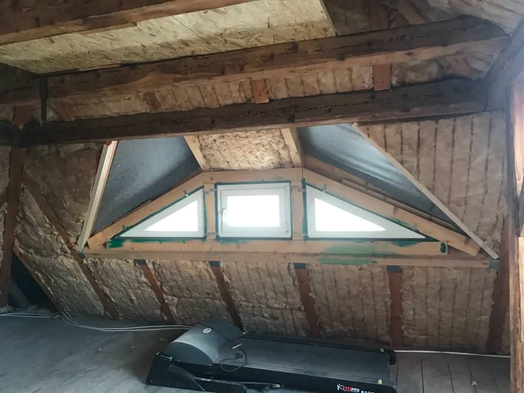Ausbau eines leeren Dachstuhls