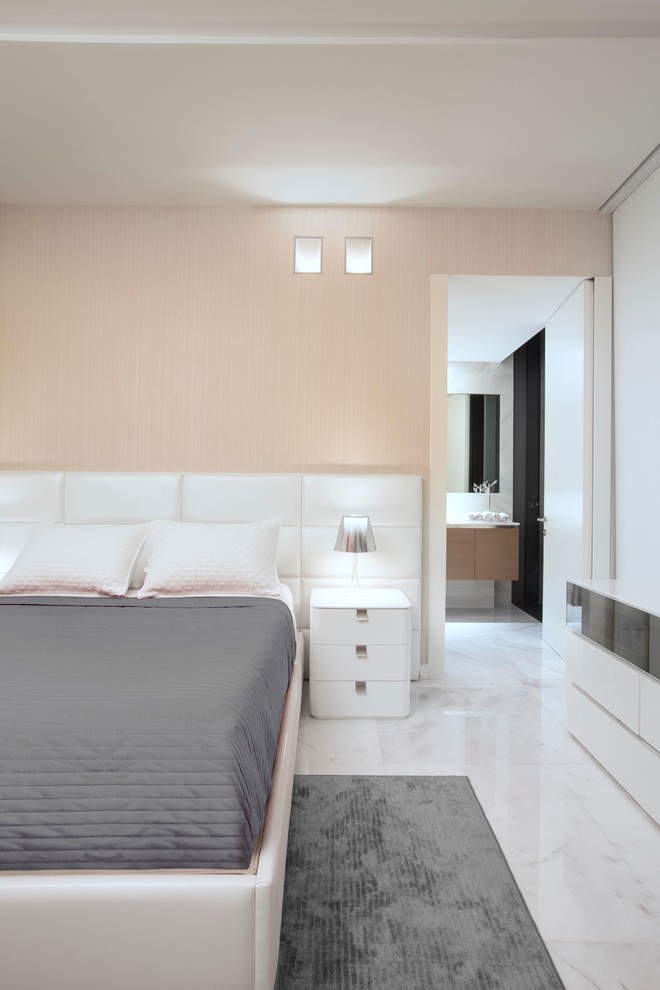 Design ideas for a mid-sized contemporary guest bedroom in Miami with pink walls and marble floors.