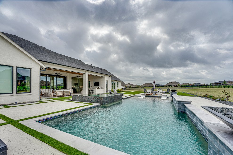 Example of a transitional pool design in Dallas
