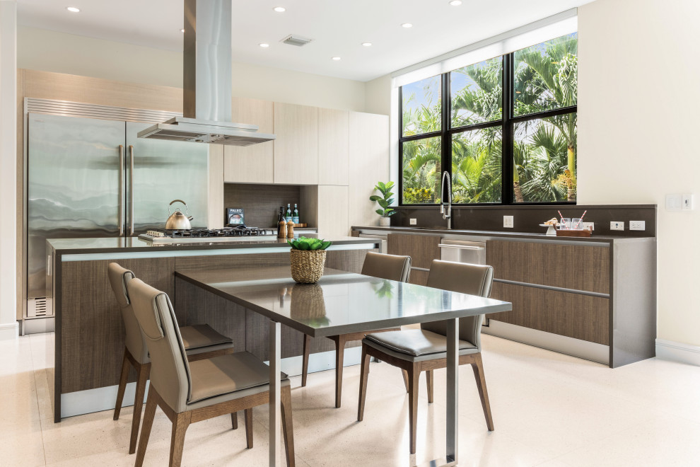 Inspiration for a contemporary u-shaped eat-in kitchen in Miami with an undermount sink, flat-panel cabinets, medium wood cabinets, quartz benchtops, grey splashback, stainless steel appliances, with island, beige floor and grey benchtop.
