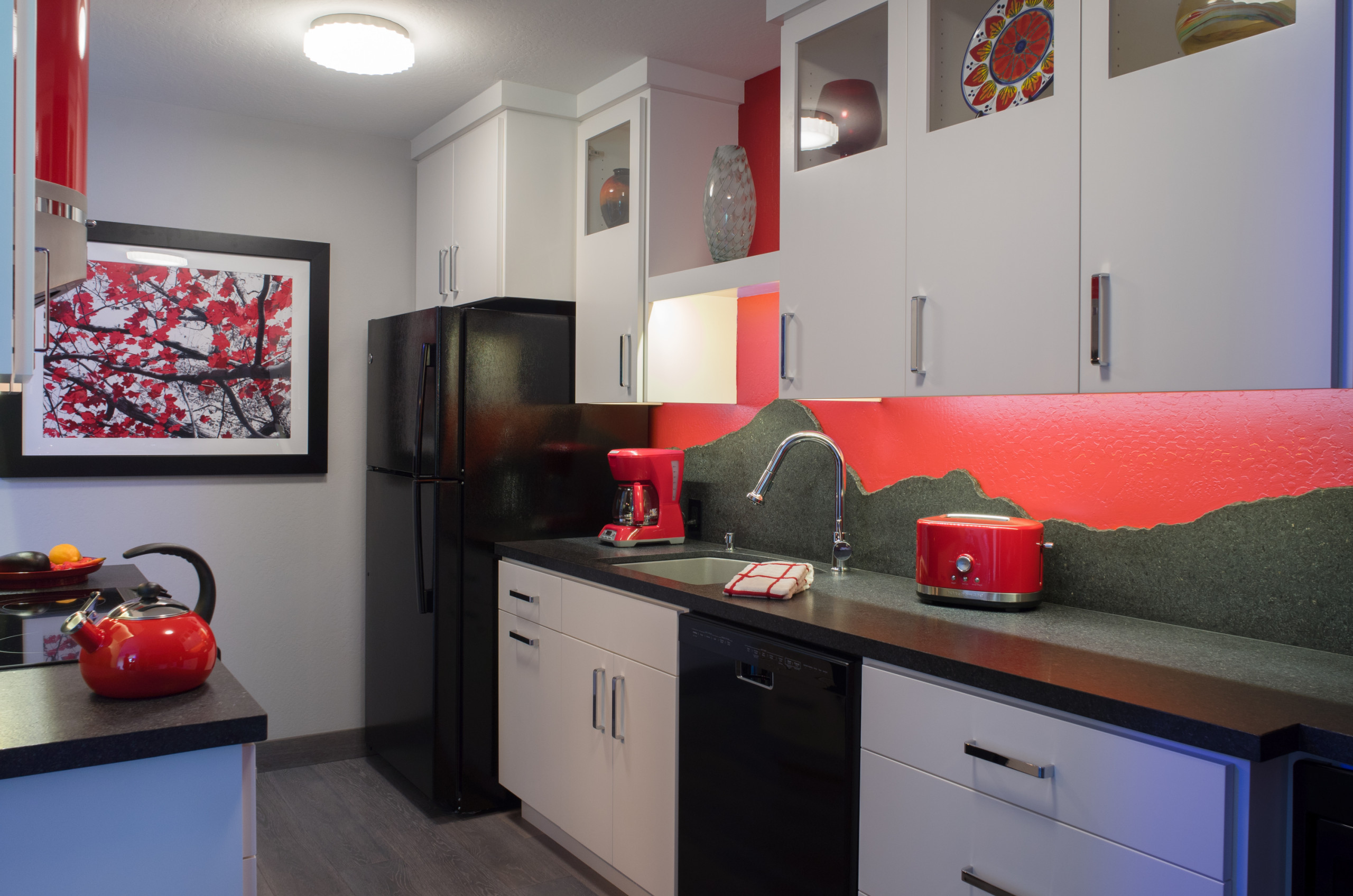 Kitchen & Dining 1