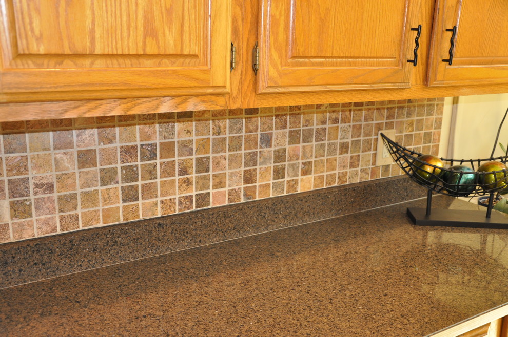 Example of a mid-sized transitional l-shaped ceramic tile eat-in kitchen design in Cincinnati with an undermount sink, raised-panel cabinets, medium tone wood cabinets, quartz countertops, multicolored backsplash, stone tile backsplash, stainless steel appliances, beige walls and an island