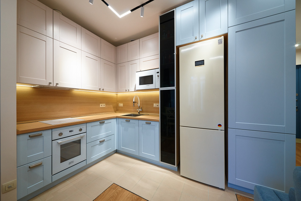 Кухня из эмали и шкаф для хранения