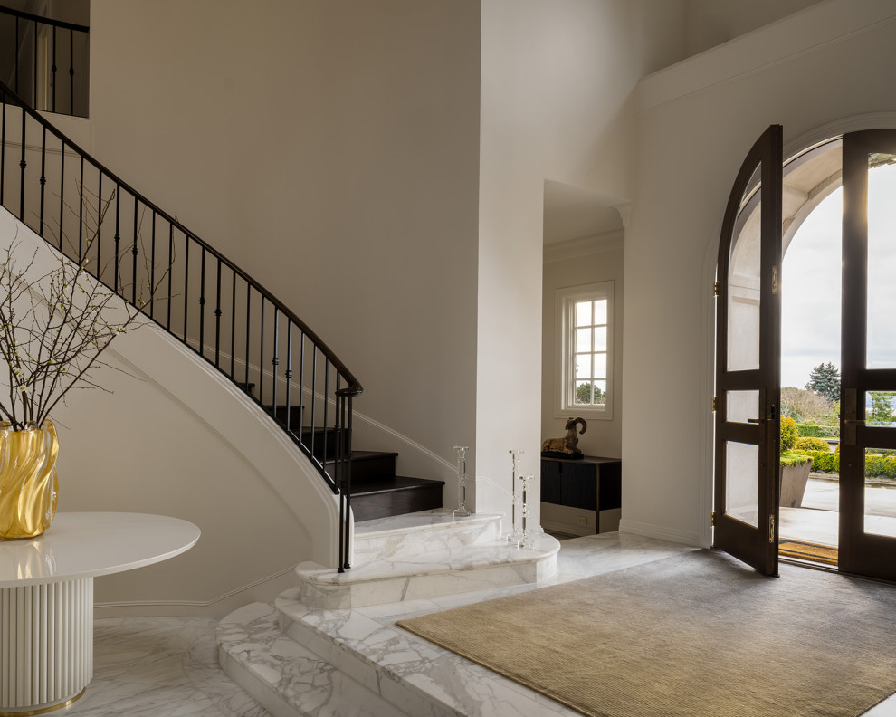Transitional entryway photo in Seattle