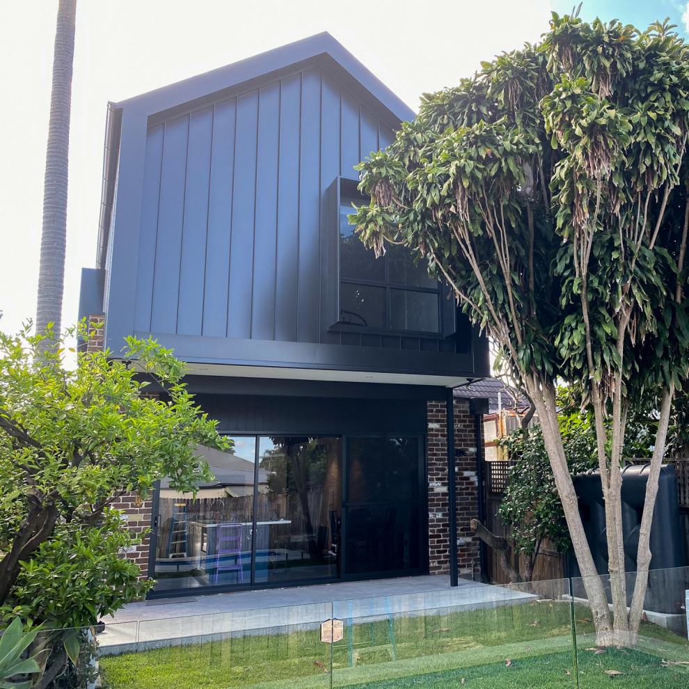 This is an example of a modern two-storey grey exterior in Sydney with a metal roof.