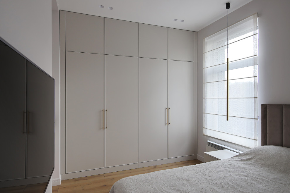 Пример оригинального дизайна: гостевая спальня среднего размера, (комната для гостей) в современном стиле с серыми стенами