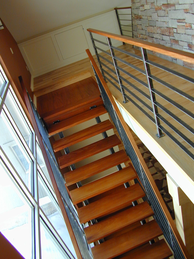 Design ideas for a modern staircase in Milwaukee.