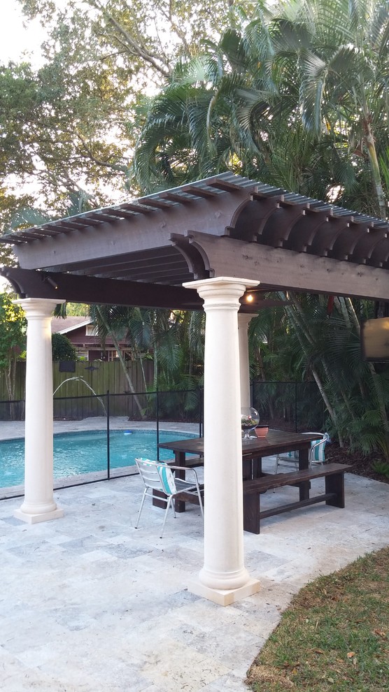 Design ideas for an arts and crafts patio in Tampa.
