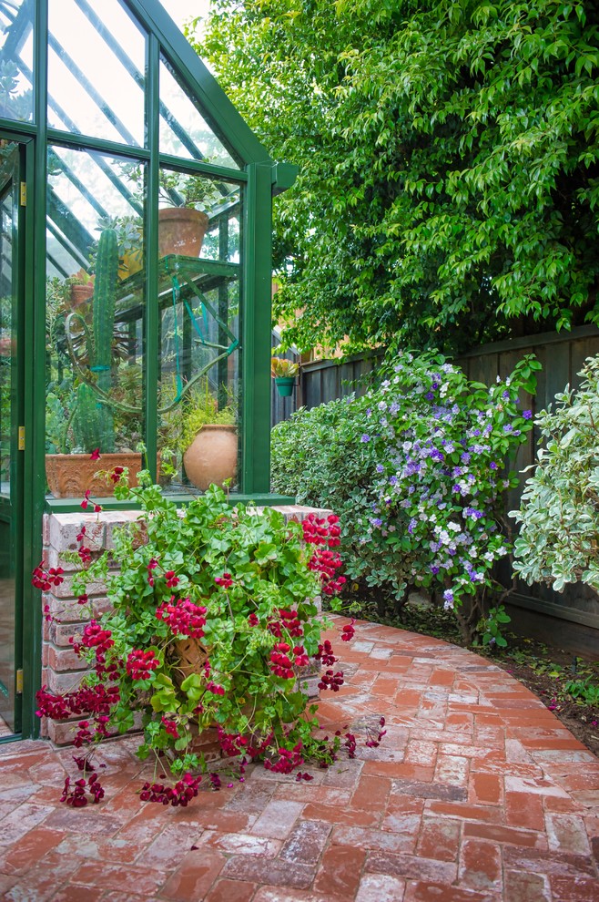 This is an example of a mid-sized traditional detached greenhouse in San Francisco.