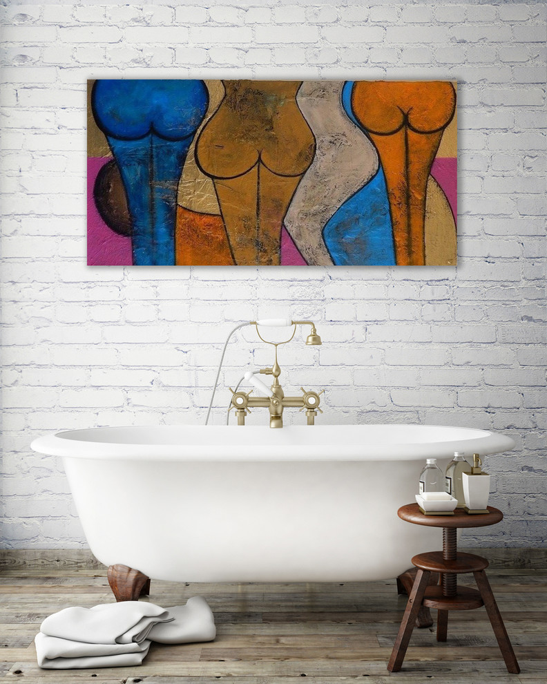 На фото: большая ванная комната в современном стиле с гидромассажной ванной, желтыми стенами и паркетным полом среднего тона с