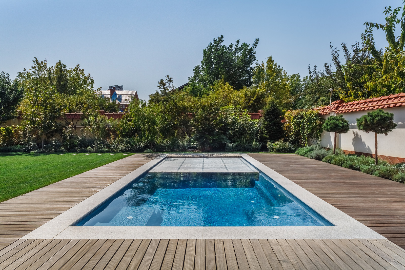 Открытый бассейн.