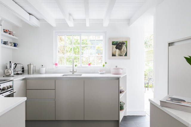 Tinny Cornish cottage kitchen contemporary-koek