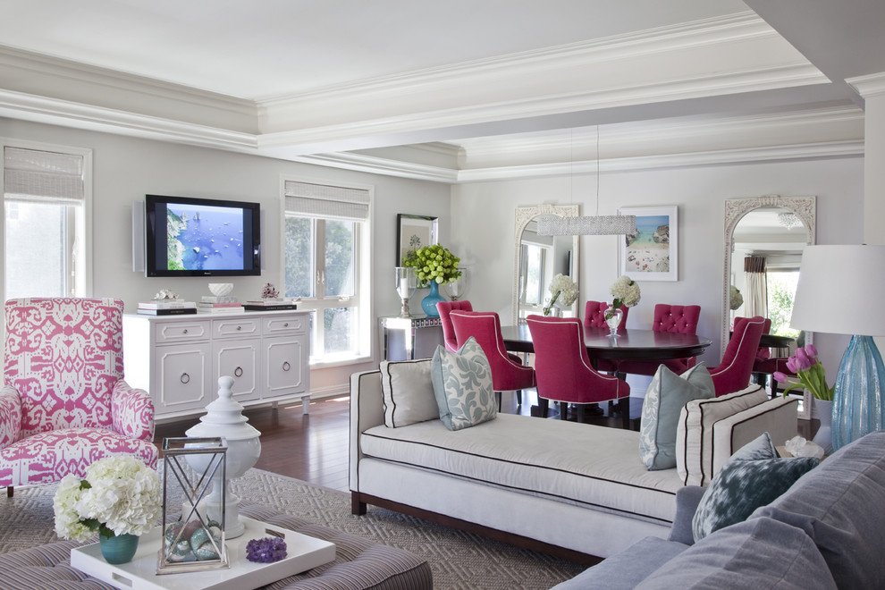 Photo of a traditional living room in Los Angeles with white walls and a wall-mounted tv.