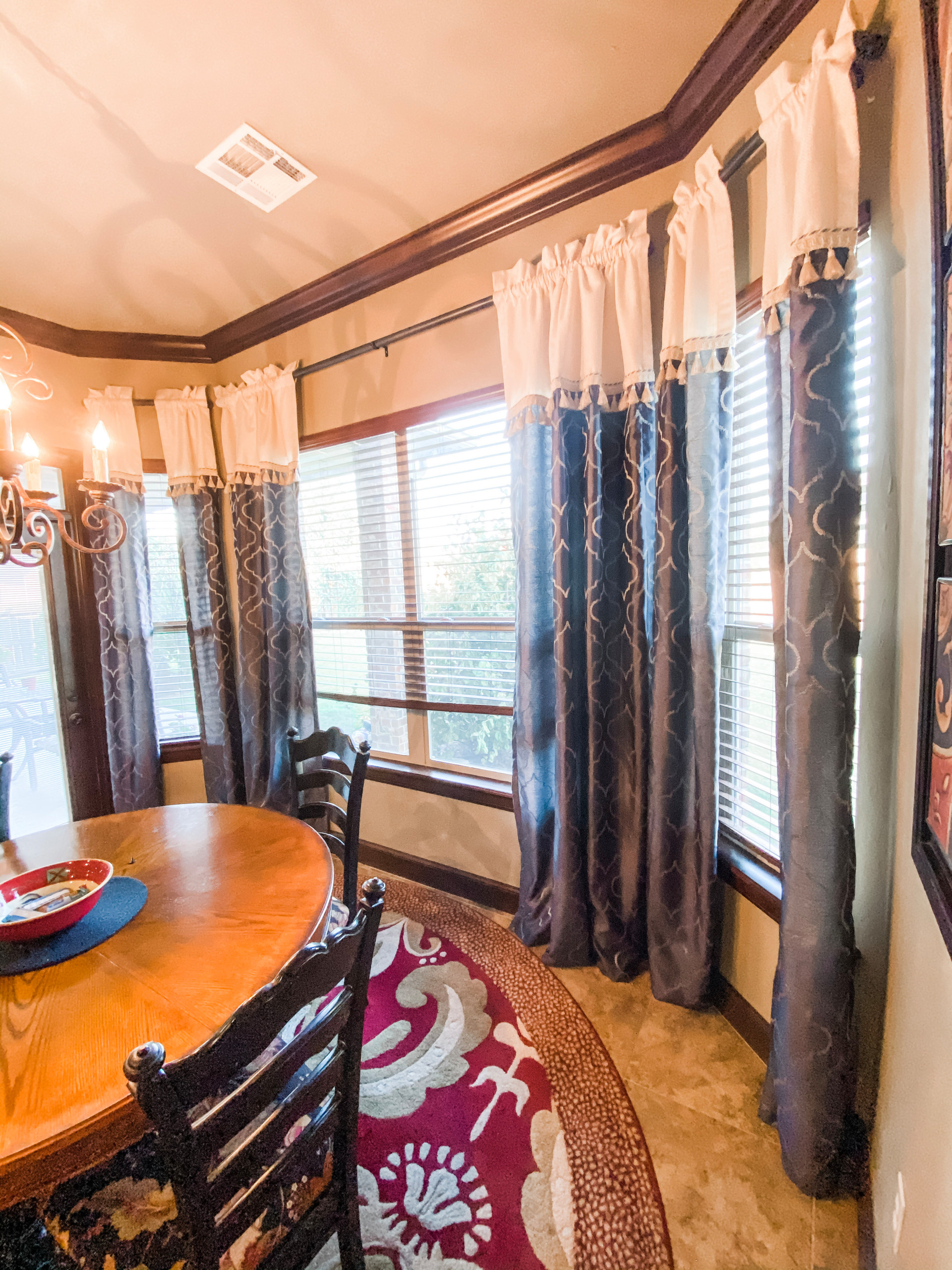 Traditional Living Room Drapery Design