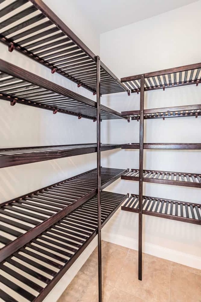 Transitional home design photo in Miami