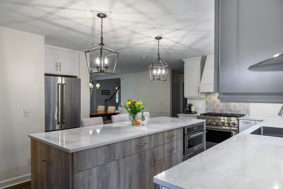 Kitchen - transitional kitchen idea in Atlanta