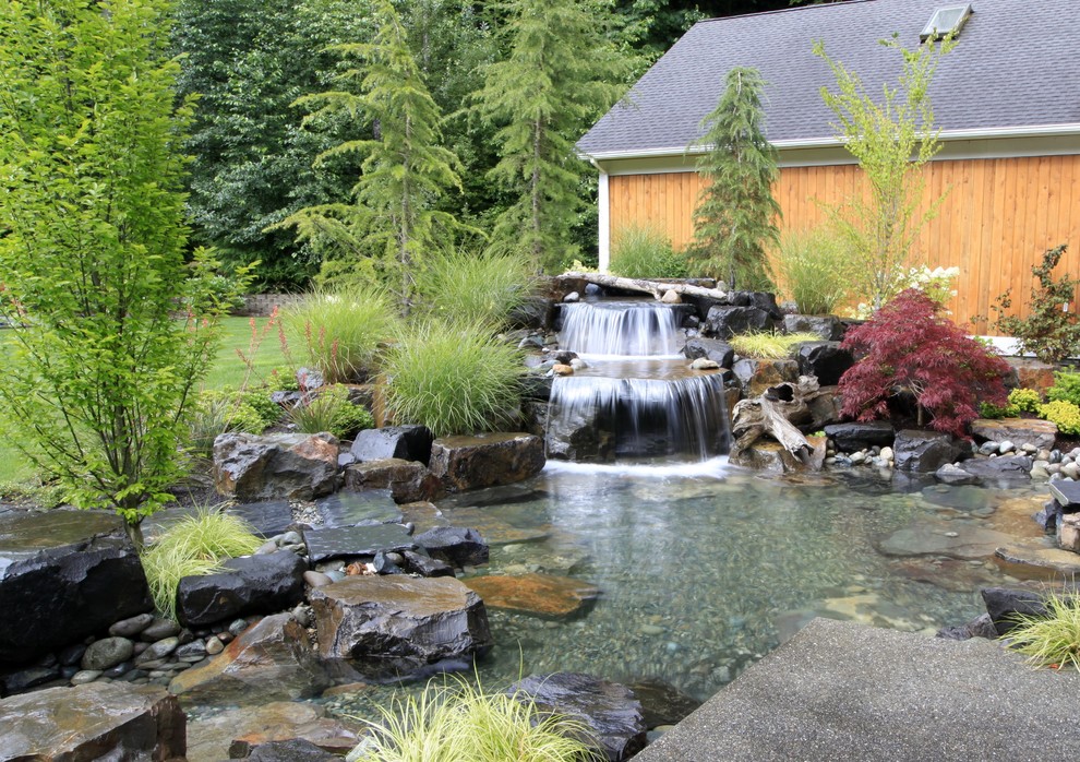 Photo of a traditional garden in Seattle with a water feature.