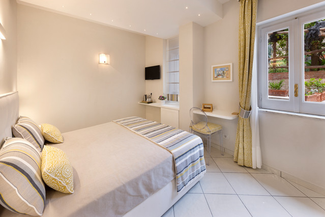 Camera Glicine mediterranean-bedroom